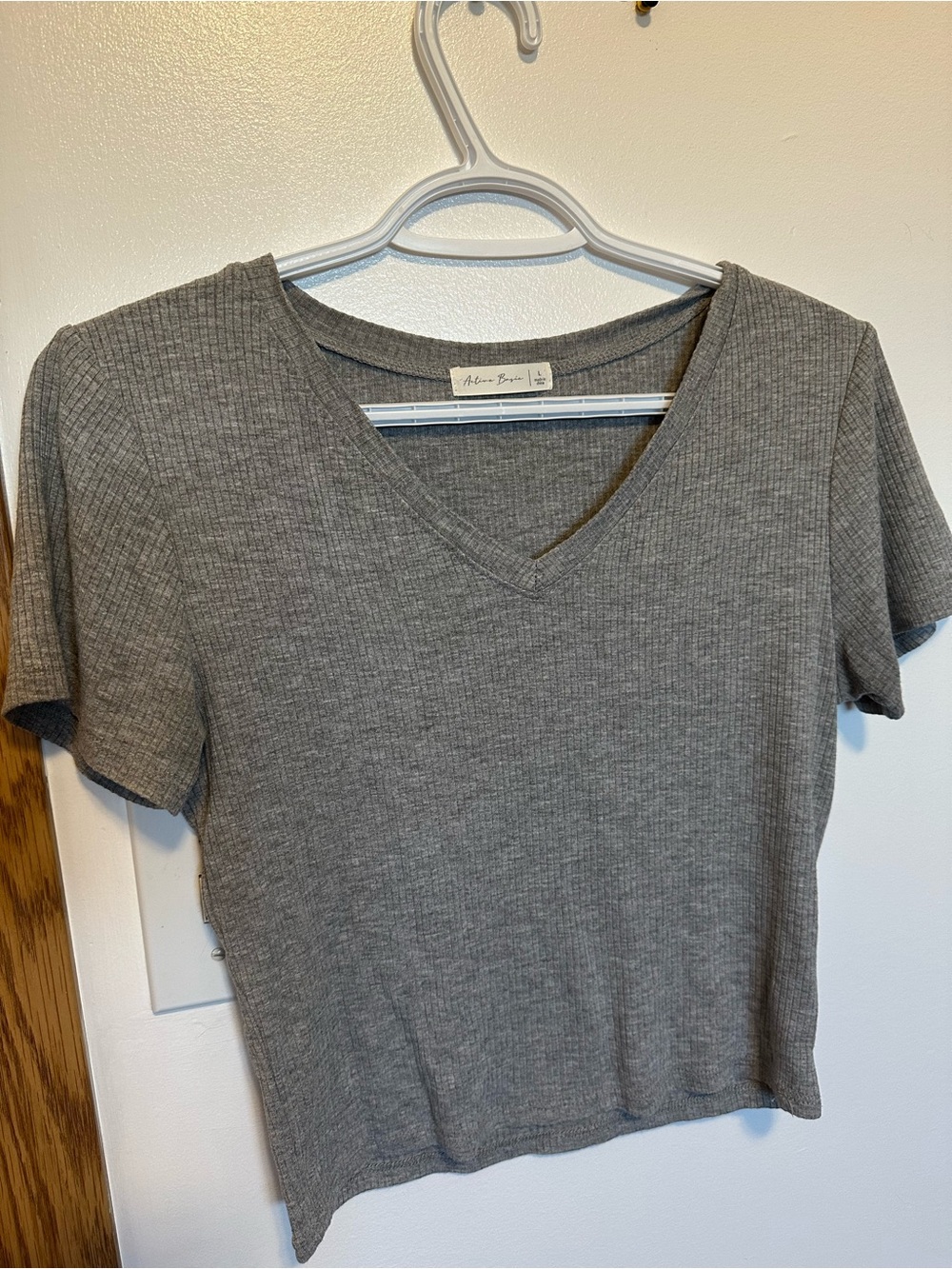 Ribbed Grey V-Neck Cropped T-Shirt